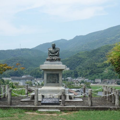 Toju Nakae Statue