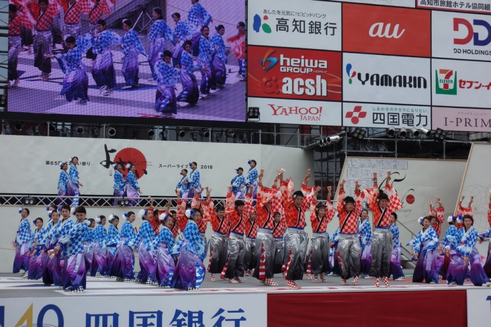Tanzgruppe aus Tokyo auf eine der Bühnen #2