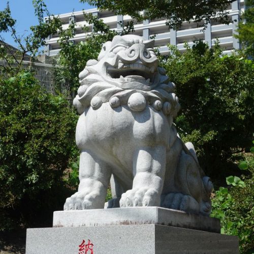 Statue am Tsutsujigaoka Tenmangu Schrein