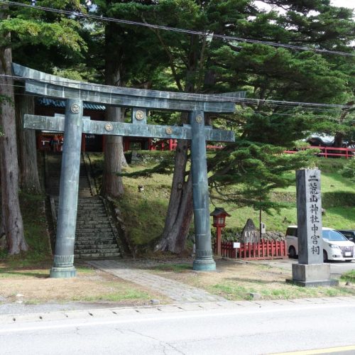Eingangs-Torii zum Nikko Futarasan Schrein (© Sven)