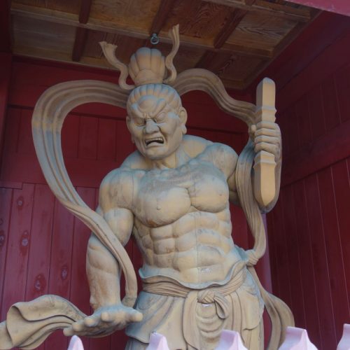 Die andere Statue am Jikoji-Tempel