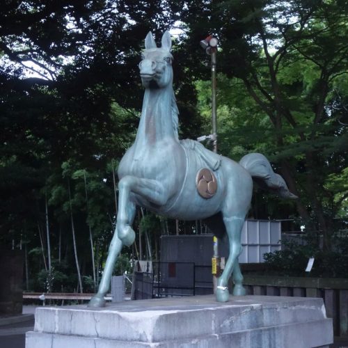 Eine Pferde Statue im Futaarayama Schrein
